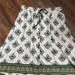 LuLaRoe Green and Cream Patterned A-Line Skirt Marsha skirt